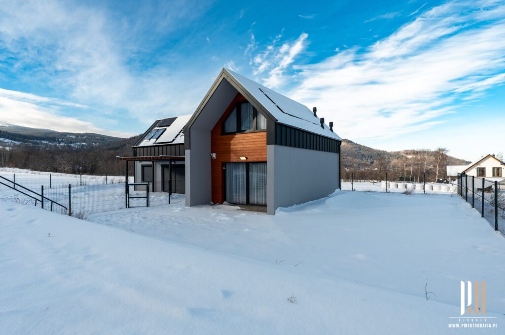 Ganzjährig bewohnbares Modulhaus im Winter